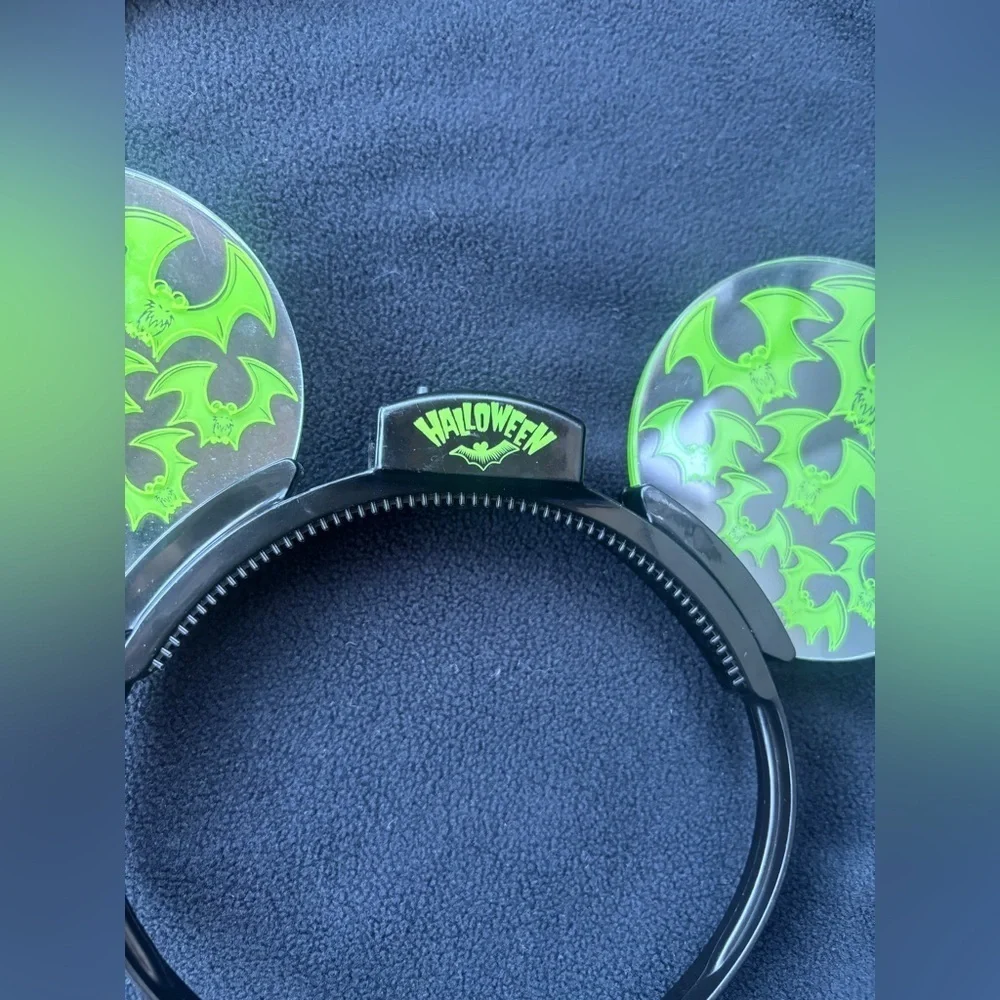 Disney Parks Mickey Ears Halloween Green Animated Light Up Bats Headband Rare!